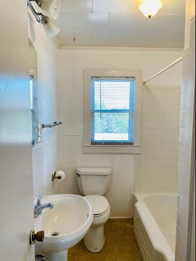 Building Photo - Marion Cottage Rental