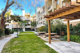 Building Photo - 5535 Canoga Ave