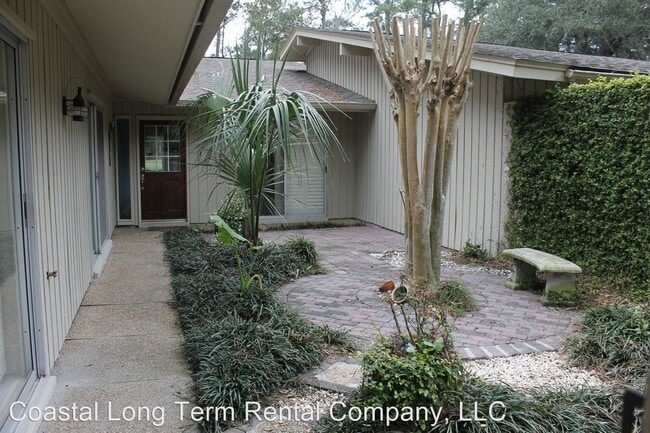 Building Photo - 3 br, 2 bath House - 230 Greenwood Drive #347