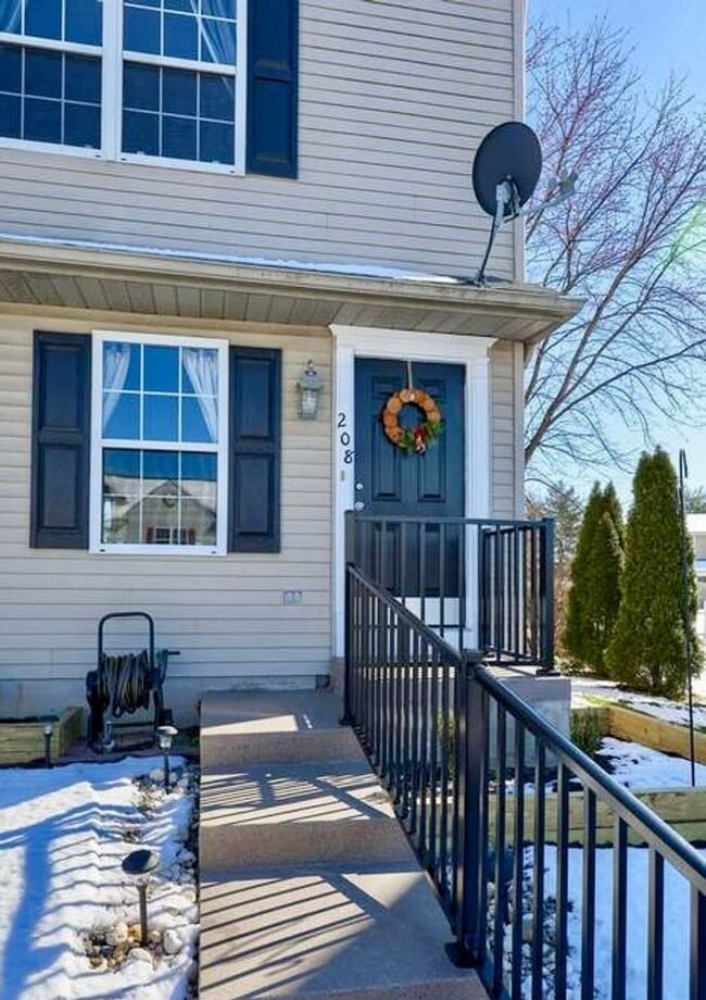 Building Photo - Updated 2 Bed 2 Bath Townhouse in Marietta