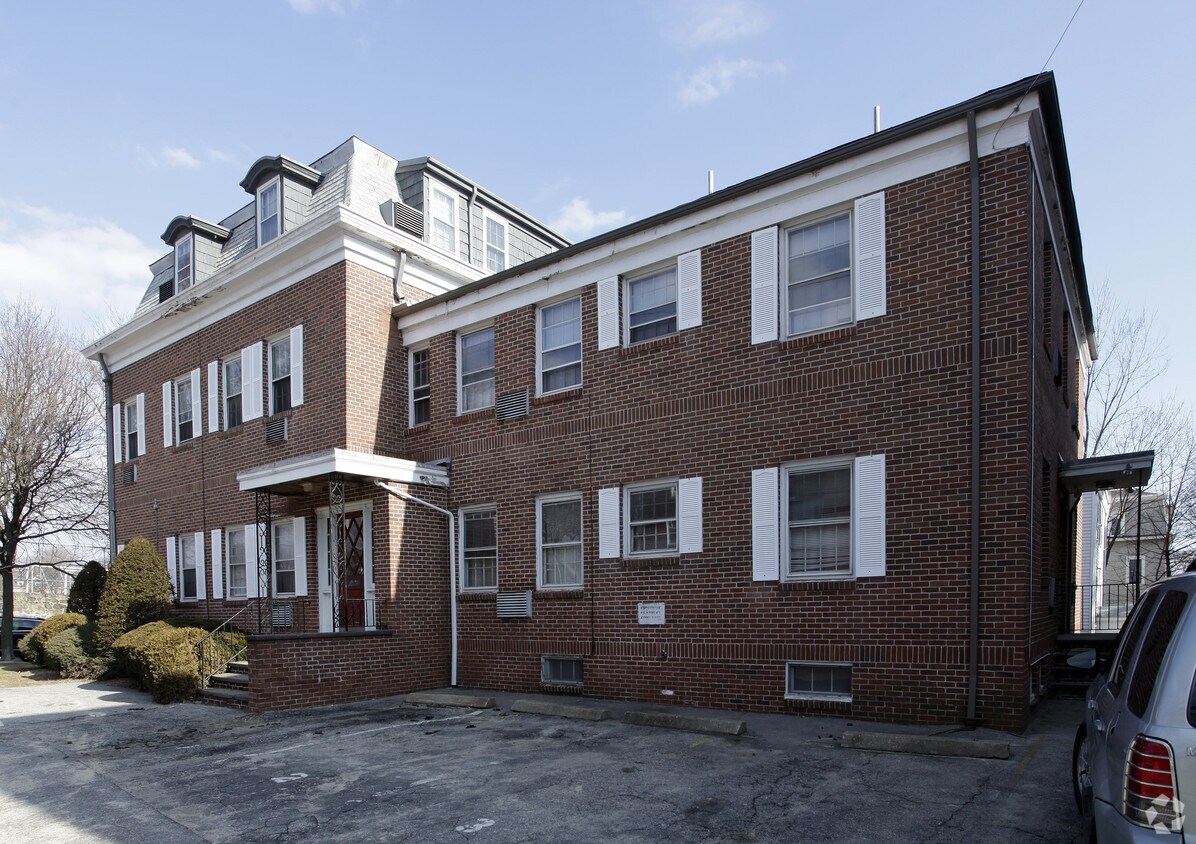 Building Photo - 365 Angell St