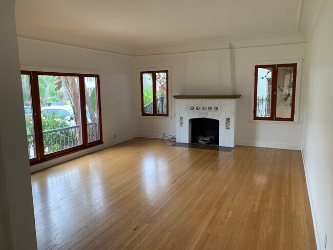 Living Room/Vaulted Ceilings - 1153 S Tremaine Ave