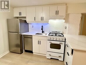 Building Photo - 5 Edgewood Gardens