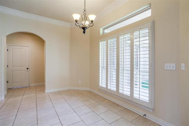 Foto del edificio - 8027 Ravenswood Rd