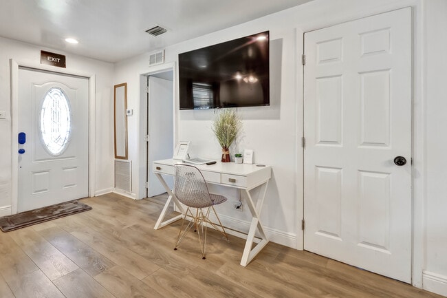 Entry - 313 NW 1st Ave