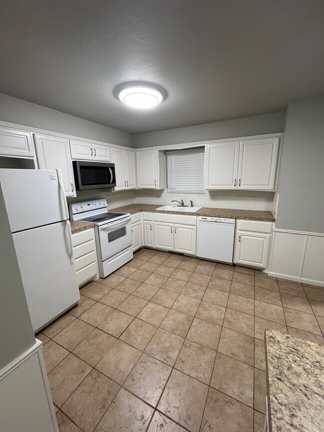 Building Photo - 1213 Washington St