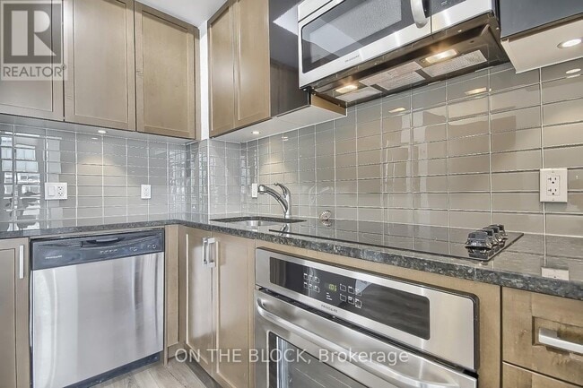 Building Photo - 2603-89-689 Dunfield Ave