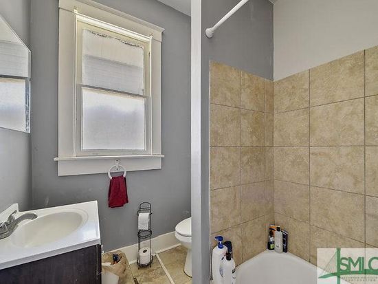 Building Photo - 217 W 32nd St