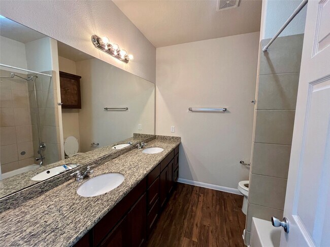 Foto del edificio - 1170 N Colbert St