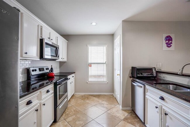 Building Photo - 1707 Redwing Cove Dr