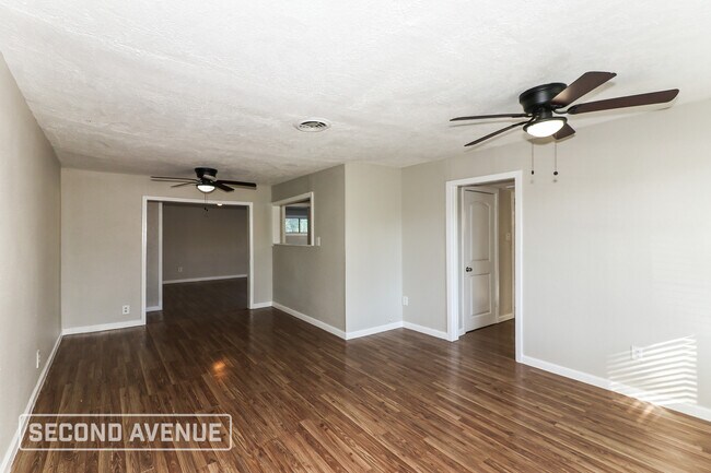 Foto del edificio - 5911 Kenilwood Dr