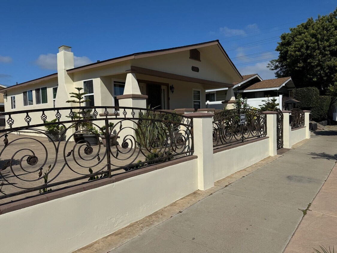 Building Photo - Renovated House for Rent