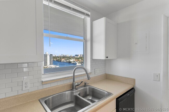 Foto del edificio - 3100 NE 49th St