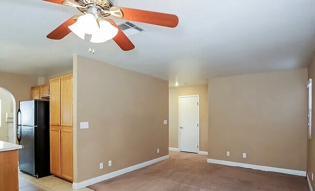 Building Photo - 6717 White Lakes Ave