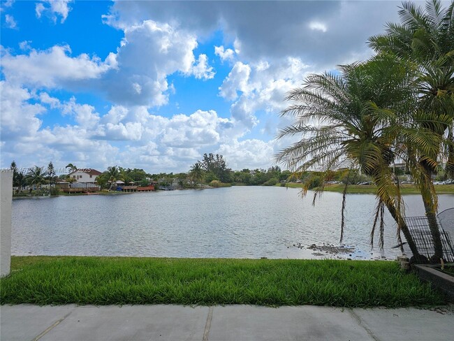 Foto del edificio - 1341 SW 124th Ct