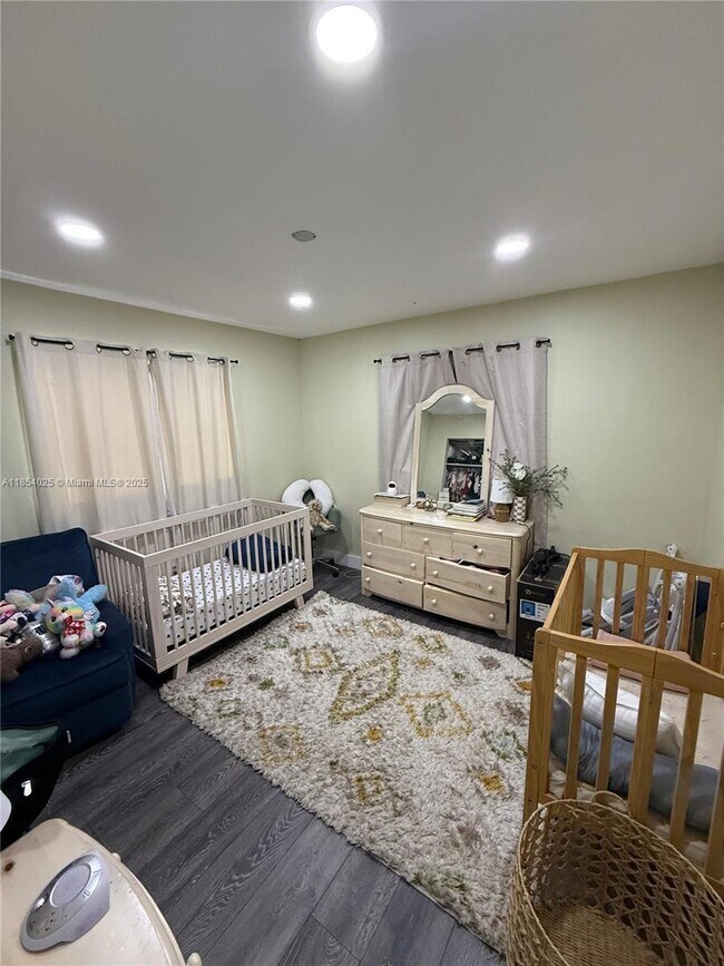 Foto del edificio - 822 NE 8th St