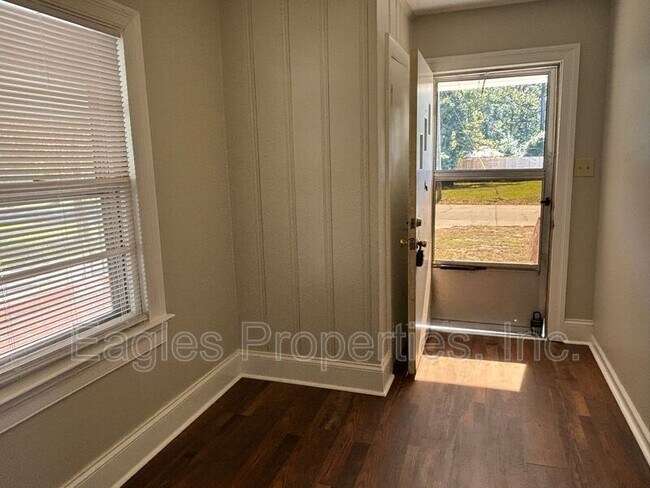 Foto del edificio - 1203 Edgerton St