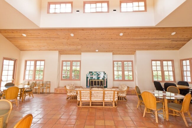 Building Photo - Welcome to Pacfic Ranch downtown HB!