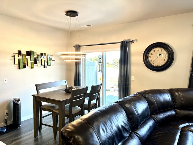 Foto del edificio - 2431 Waterpark Loop SE