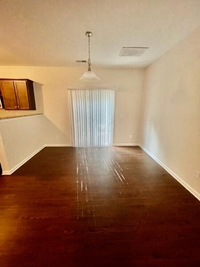Foto del edificio - Luxurious 2 story 3 bedroom 2.5 bath Townh...