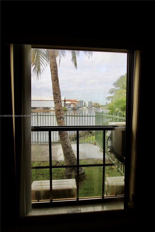 Foto del edificio - 2290 NW N River Dr