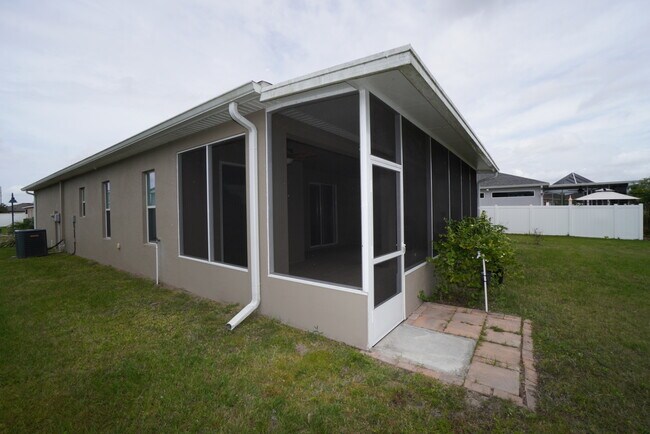 Building Photo - 6618 Castle Green Pl