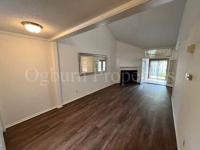 Foto del edificio - 2689 St. Johns Pl-3BR/2.5BA-Townhouse!!