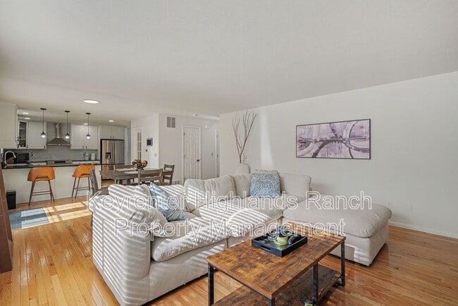 Foto del edificio - 8123 Locust Dr
