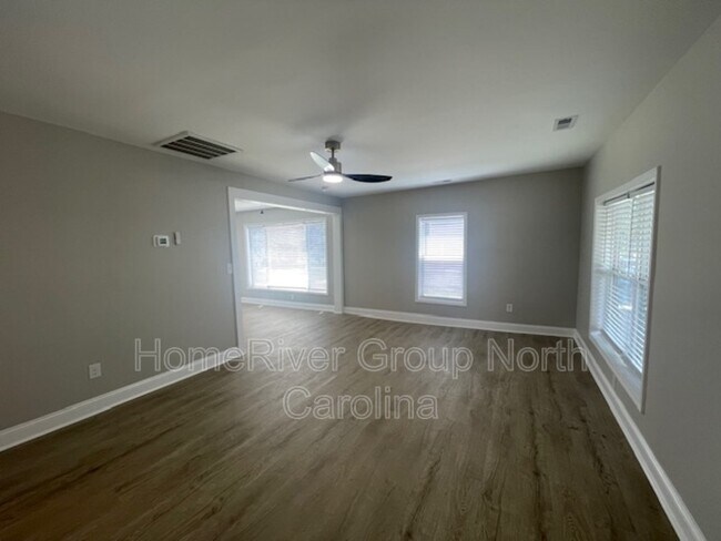 Building Photo - 209 N Davis Ave