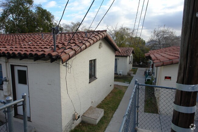 Foto del edificio - Cottage Park Apartments
