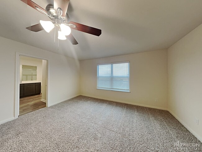 Building Photo - 921 Mallorie Ln