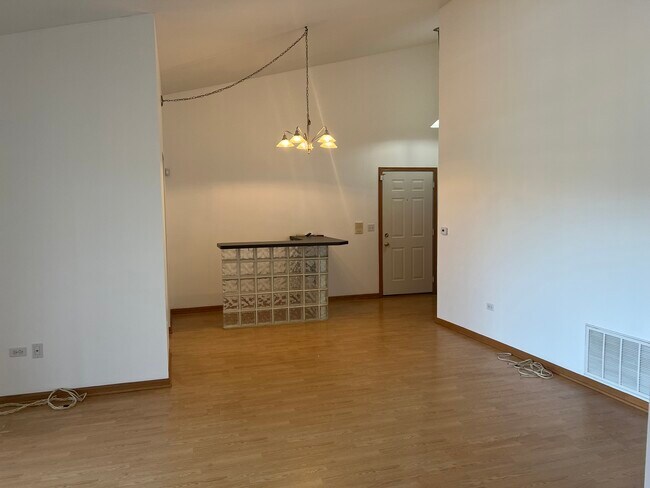 Building Photo - 11110 E Cove Cir