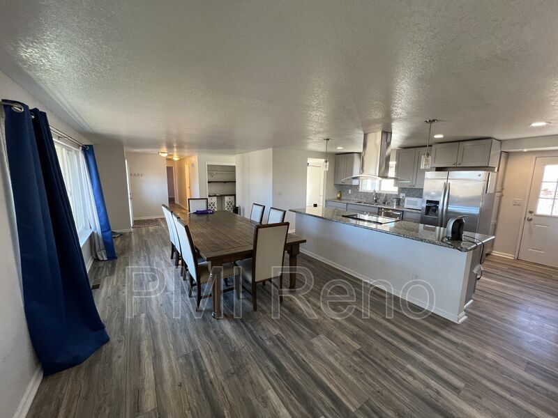 Foto principal - 3575 E Golden Valley Rd