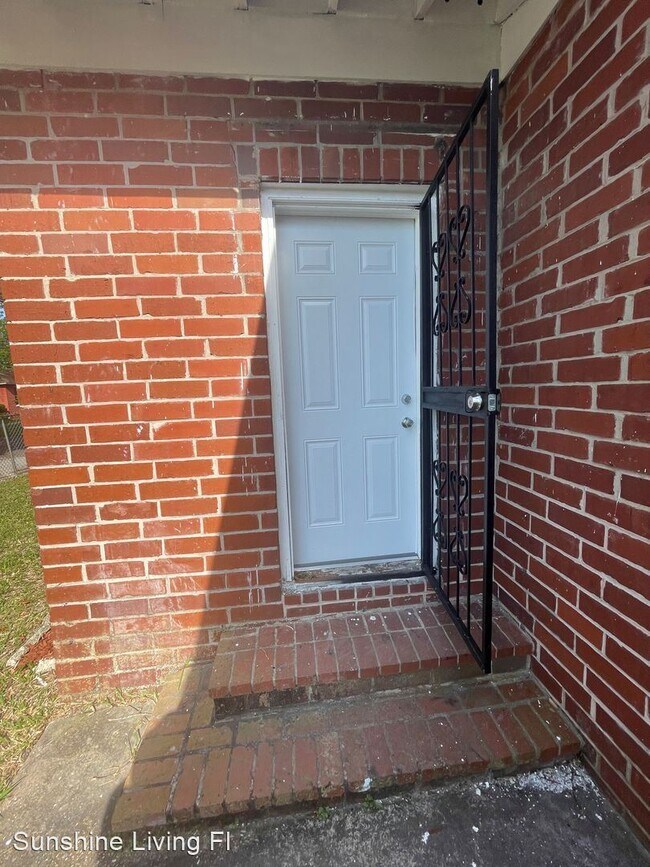 Building Photo - 3 br, 2 bath House - 2214 Wilson Street