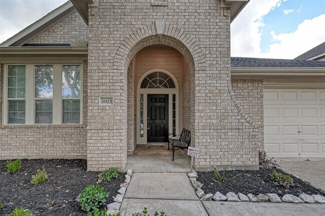 Foto del edificio - 6923 Grants Hollow Ln