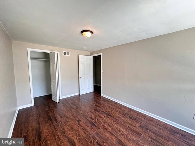 Foto del edificio - 7939 Gough St