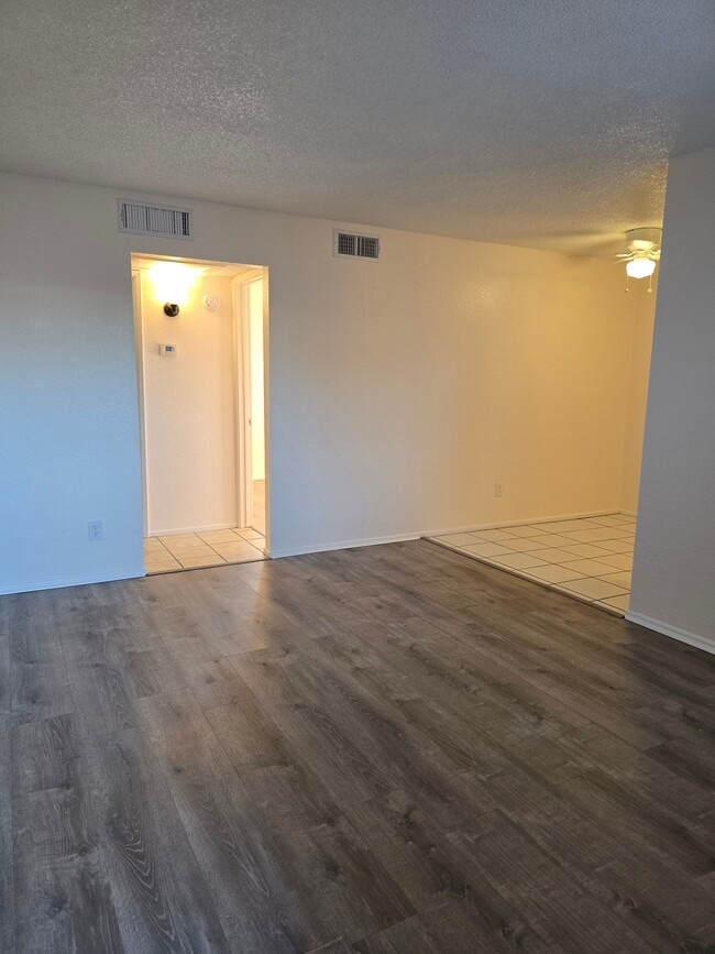 Foto del edificio - 2843 East 17th Street