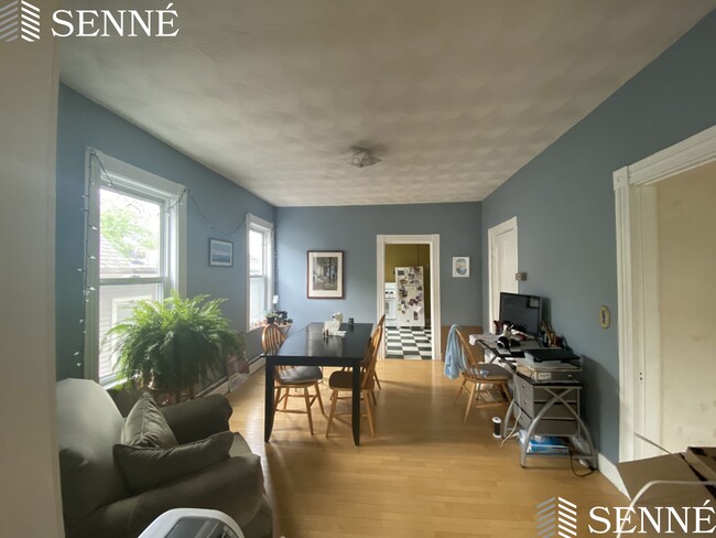 Building Photo - 11 Thorndike St