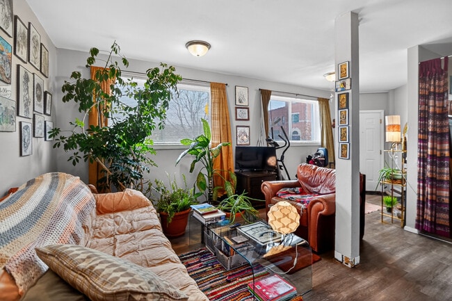 Building Photo - 203 S Main St