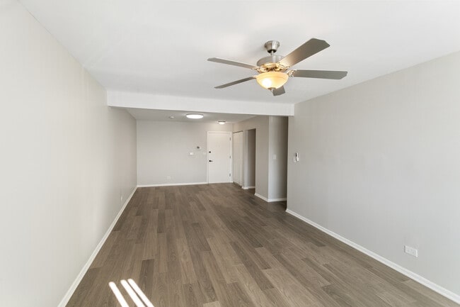 Building Photo - 705 S Milwaukee Ave