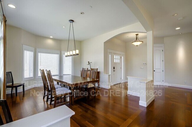 Foto del edificio - 1455 Oak Springs Ln