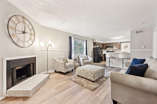 Building Photo - Villas de la Plaza