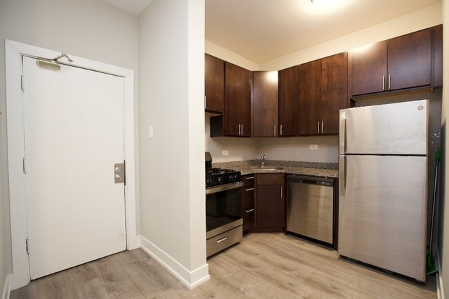 Building Photo - 4828 N Damen Ave