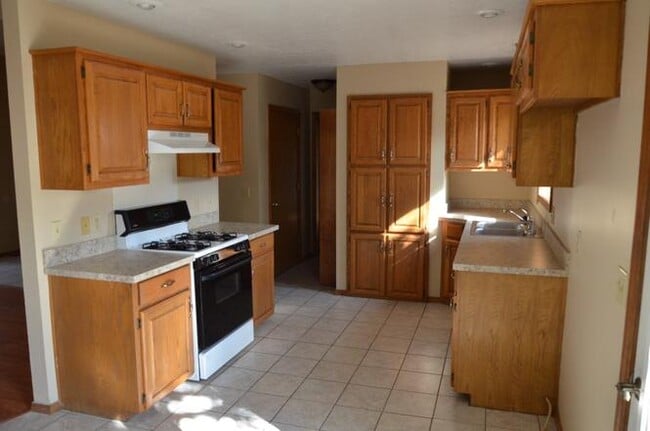 Building Photo - 404 Pace Ct