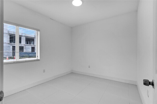 Foto del edificio - 21845 Goulds Ave