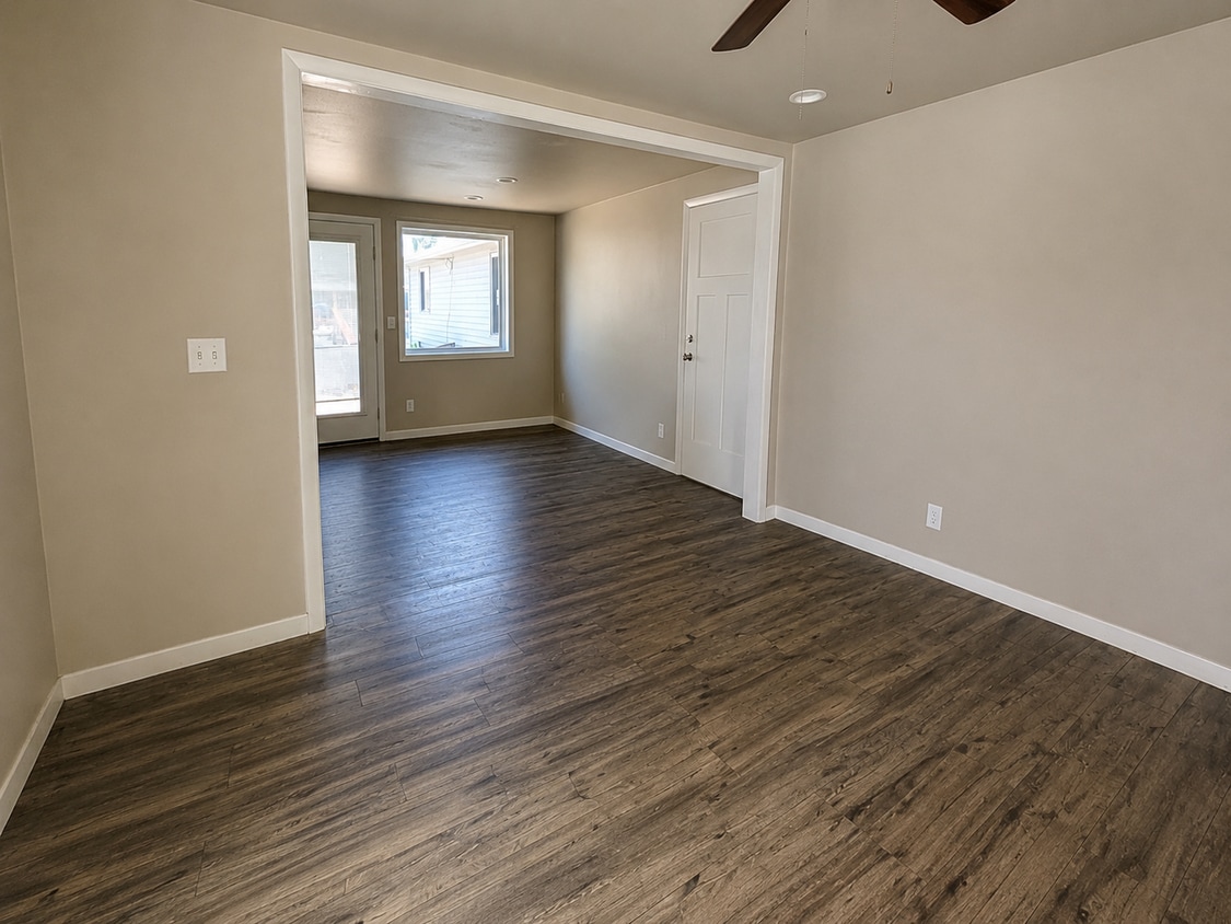 Building Photo - 1504 Mayfair Dr