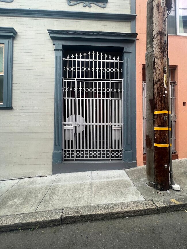 Building Photo - 32 Auburn St
