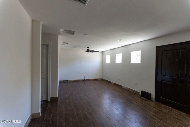 Building Photo - 1426 S Kenneth Pl