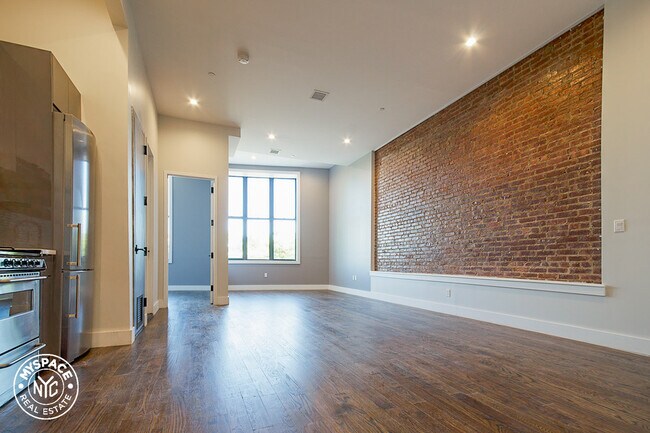 Foto del edificio - 60-15 Myrtle Ave