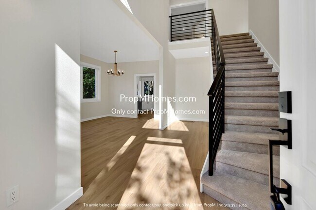 Building Photo - Updated Luxury Four Bedroom Home In Oregon...